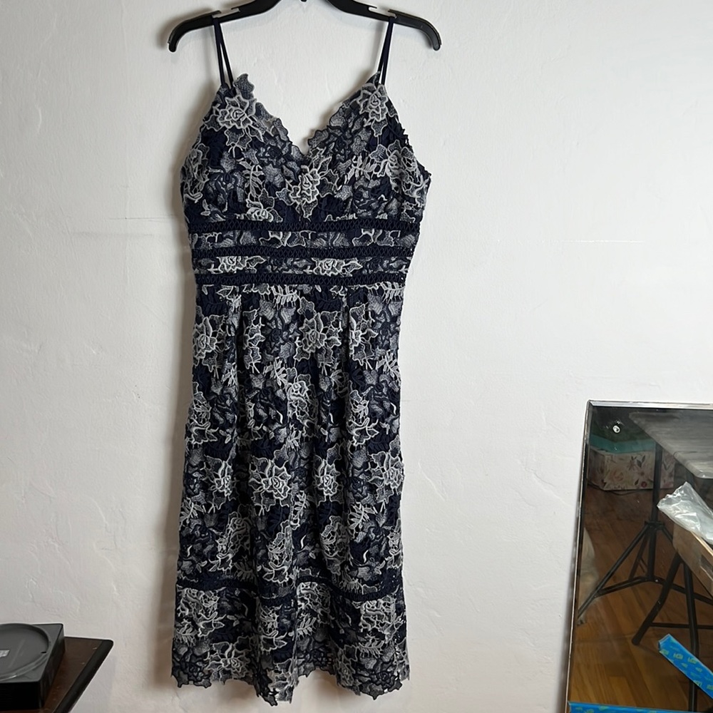 NWT eri+ ali ANTHROPOLOGIE Blue embroidered dress with lining size L